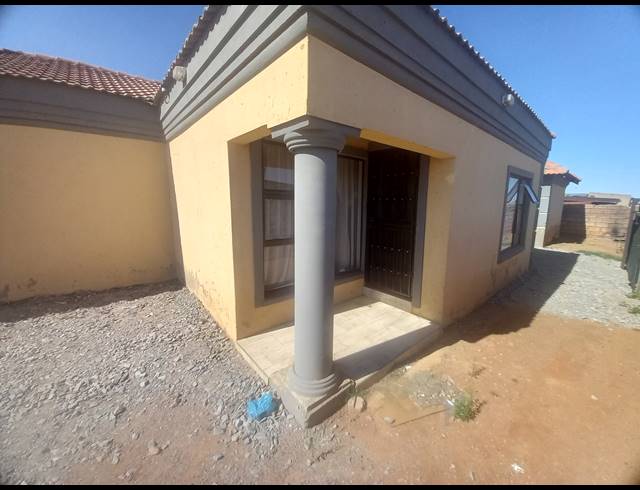 3 BEDROOM HOUSE FOR SALE IN TSAKANE